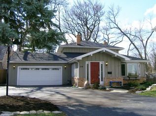 256 Coe Rd, Clarendon Hills, IL 60514