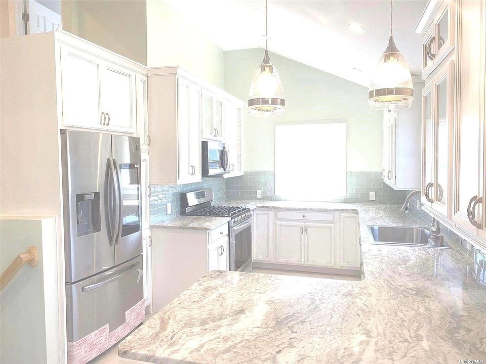 1st image of 205 Bayview Ave