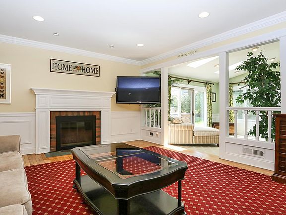 4th image of 65 Cherry Valley Ave