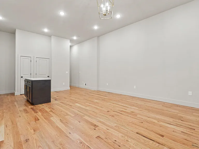 150 W Side Ave #1 — Photo 2