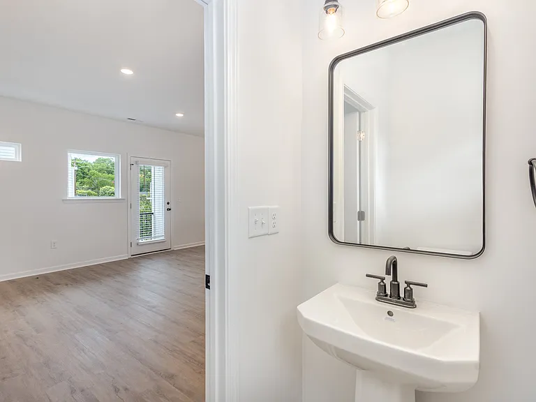 1205 Lomax Ave — Photo 40