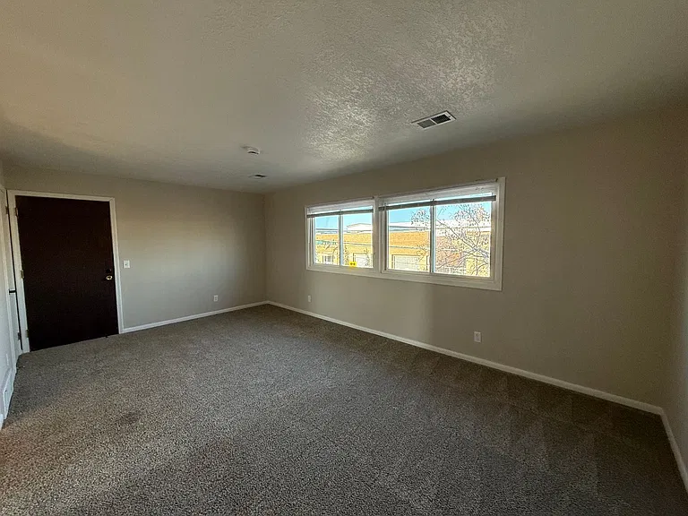 2606 E Hennepin Ave — Photo 8