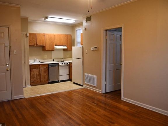 3rd image of 218 W 13th St
