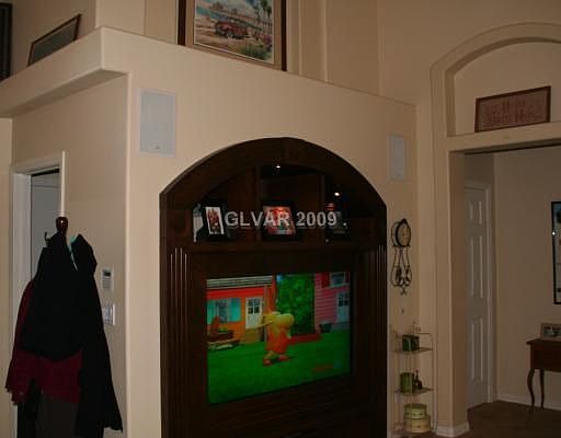 3rd image of 865 Roanhorse Ln