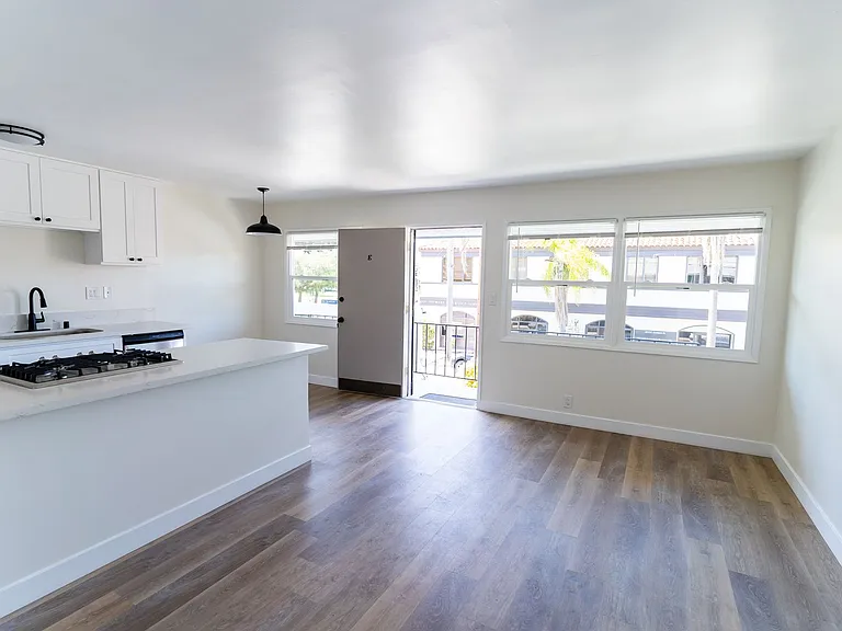 4531 E Anaheim St — Photo 9