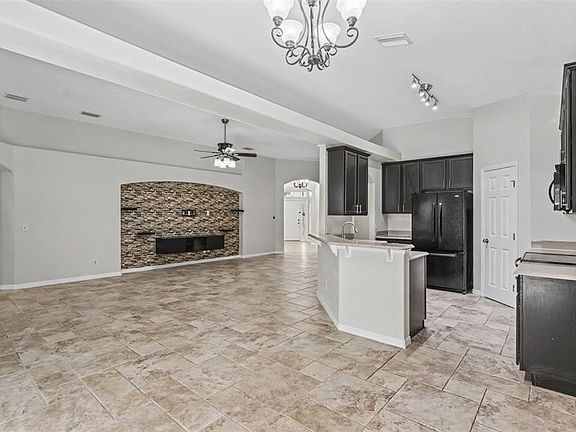5th image of 248 TOWERVIEW DRIVE W