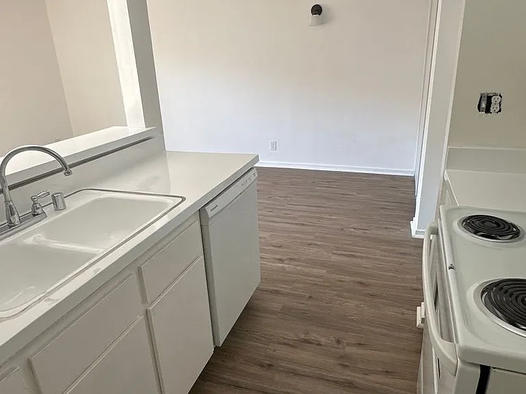 400 S. Kingsley Drive — Photo 81