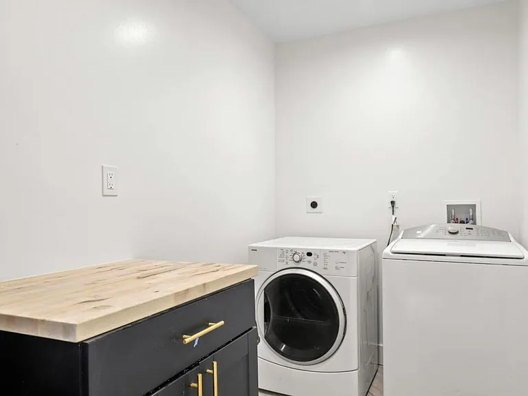 2241 N Sunset Dr — Photo 24