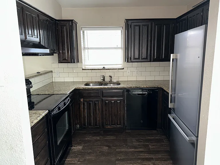 625 Main St — Photo 10