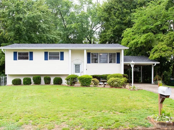 11908 Flushing Dr, Maryland Heights, MO 63043