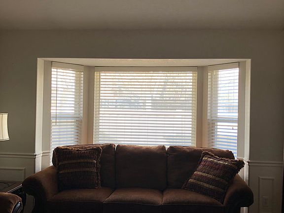 Bay window liv rm