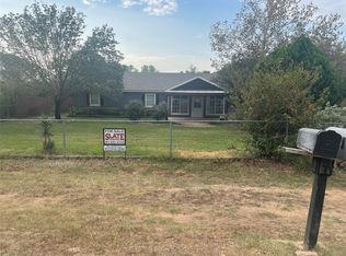 1006 Meadow Oaks St, Azle, TX 76020