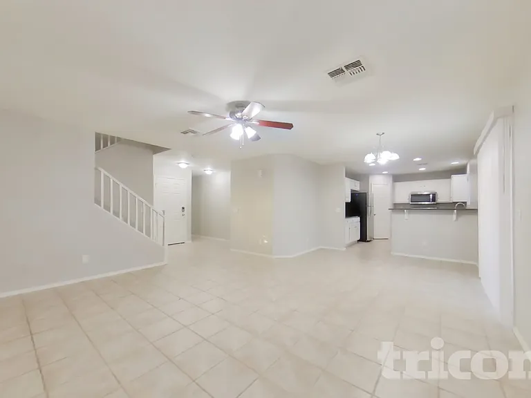 15204 N El Frio Ct — Photo 3