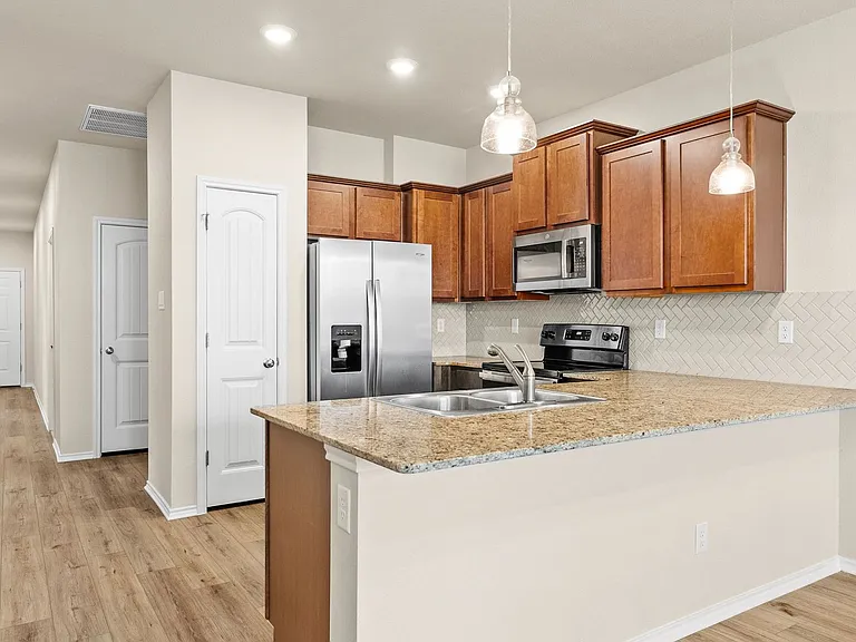 343 Green Valley Dr — Photo 2