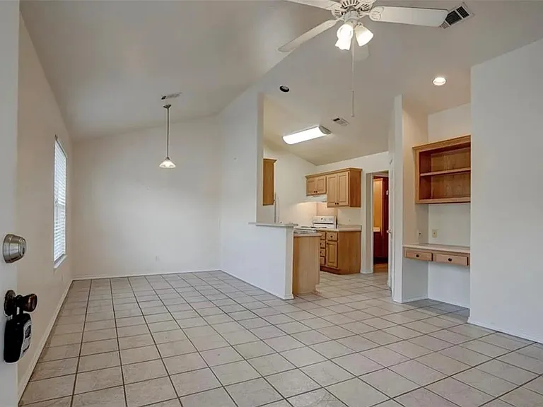 427 Lindsey St #113 — Photo 2