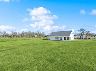 10437 Rogers B Rd, Saint Amant, LA 70774