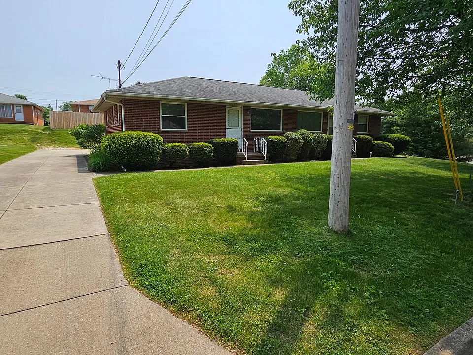 1881 Redwood Ave #1881