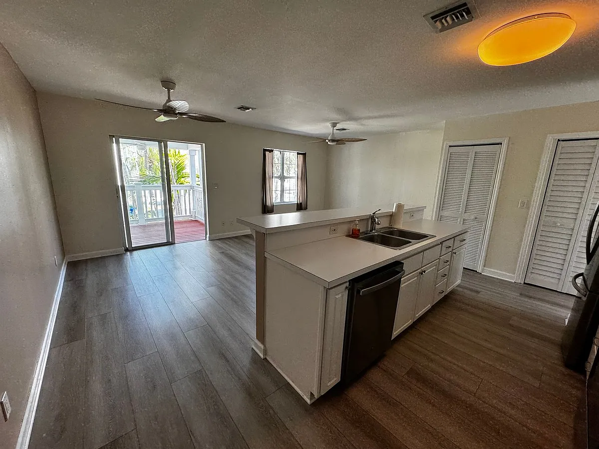 Building Photo - 3029 N Roosevelt Blvd #12