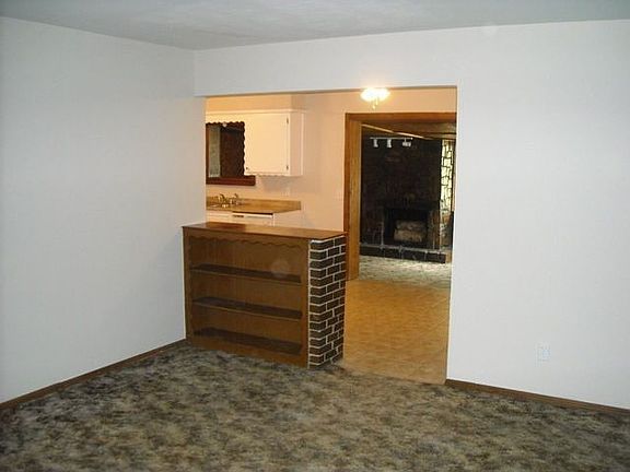 4th image of 107 NE 10th St