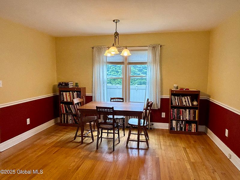 5th image of 33 Maple Road