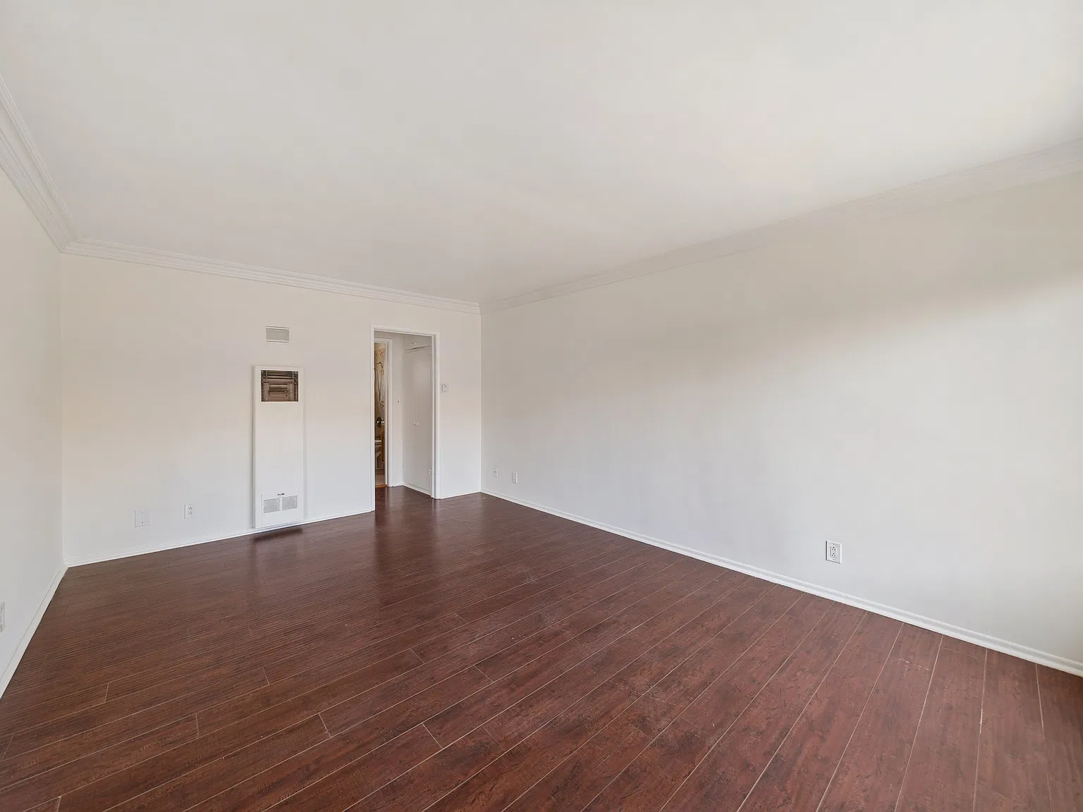 7209 Willoughby — Photo 3
