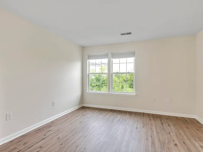 201 Susan Cir — Photo 7