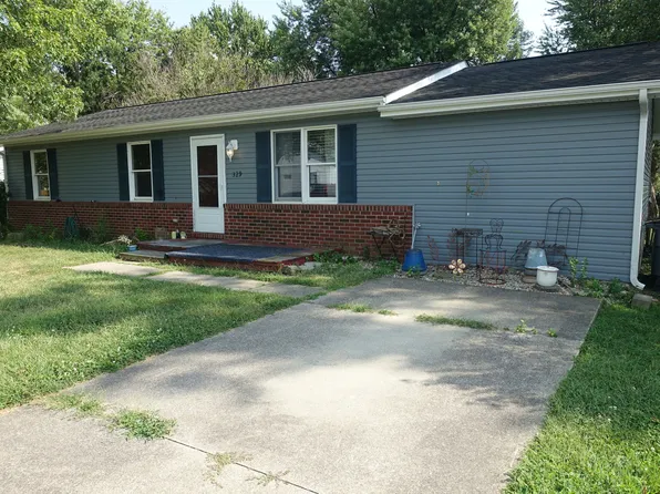329 Glenbrook Dr, Seymour, IN 47274