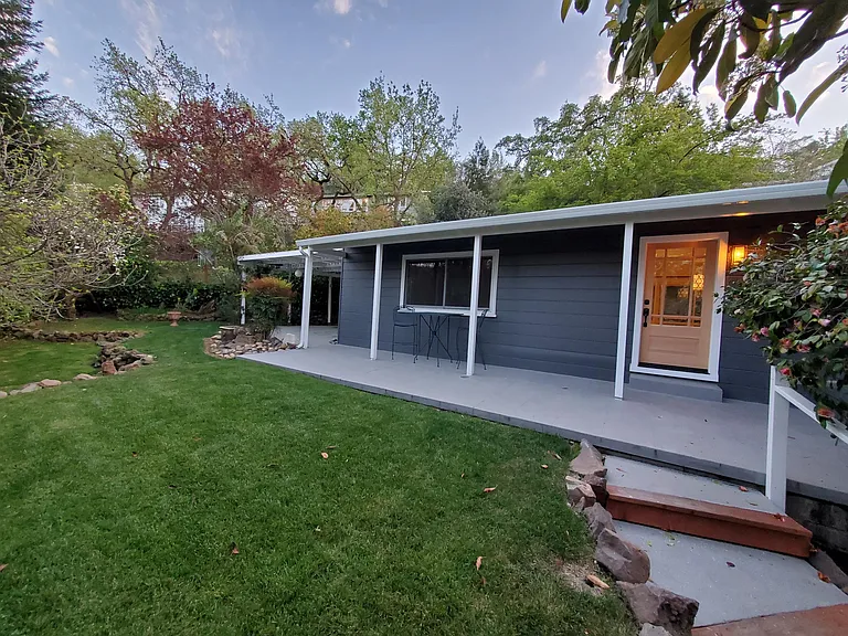 925 Hawthorn Dr — Photo 20