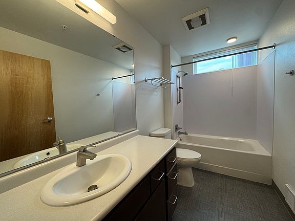 3rd image of 510 19th Ave E #402
