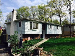 133 Tanbark Ln, Tannersville, PA 18372