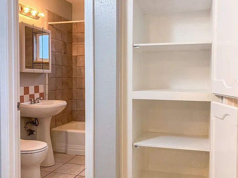 Large One-Bedroom Units Near Nob Hill — Photo 20