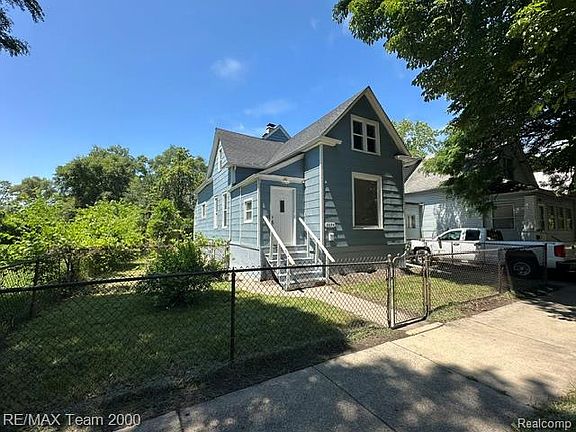 3rd image of 3075 23rd St