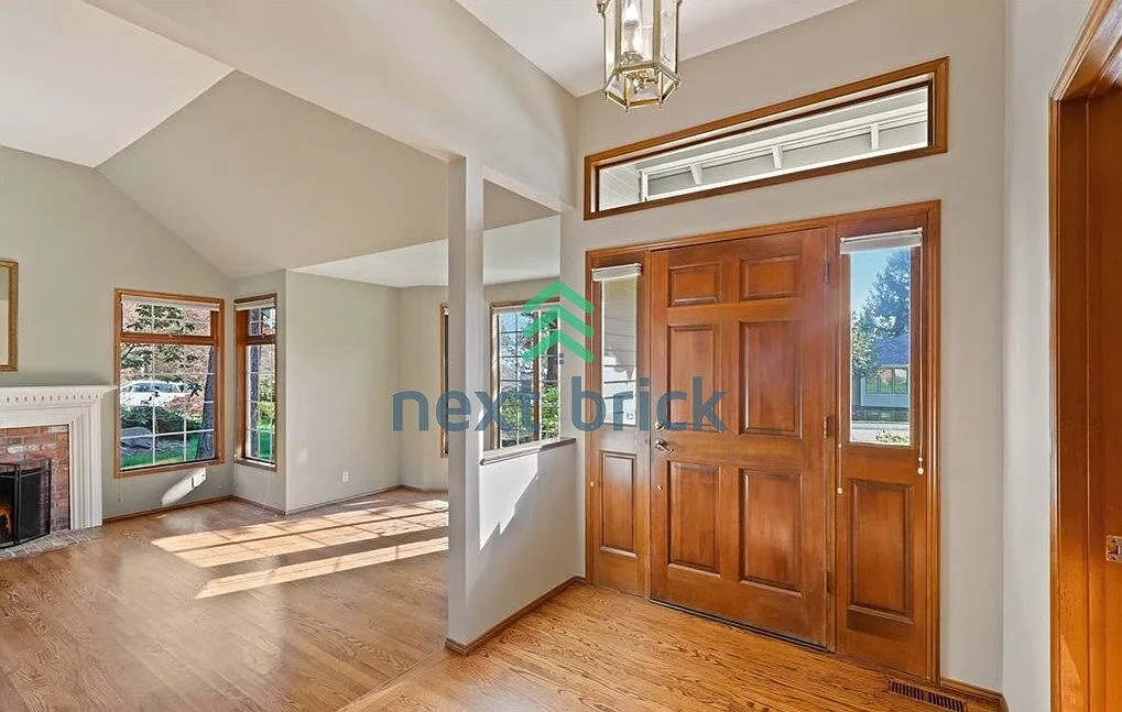 Beautiful 4-Bedroom Home with Spacious Yard in a Quiet Cul-de-Sac — Photo 3