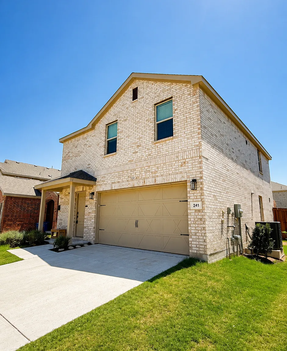 4 bed, 2056 sqft, $2,450 — Photo 3