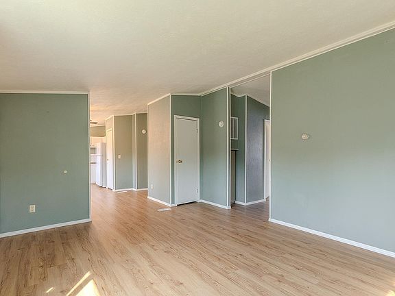 4th image of 260 NW Golden Hills Dr Spc 7