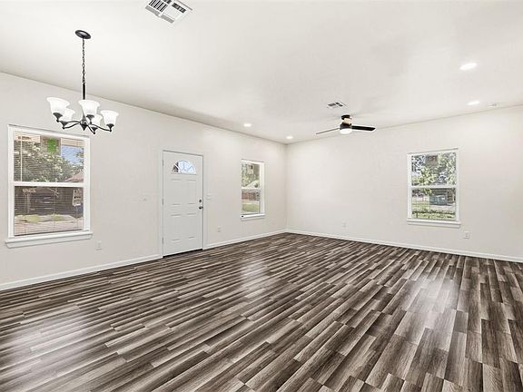 4th image of 207 N K Ave