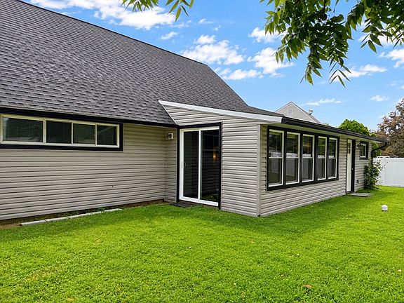 2nd image of 6 Roundwood Ln