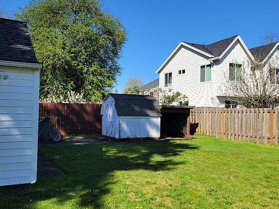 4th image of 3732 SE 72nd Ave