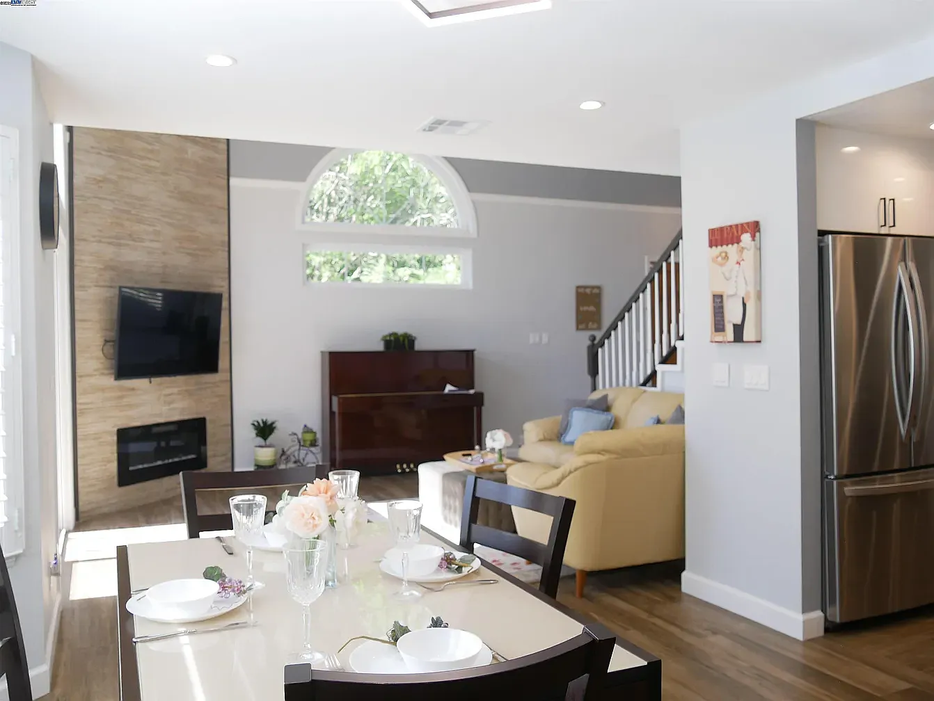3 bed, 2.5 bath, 1532 sqft, $5,200 — Photo 4