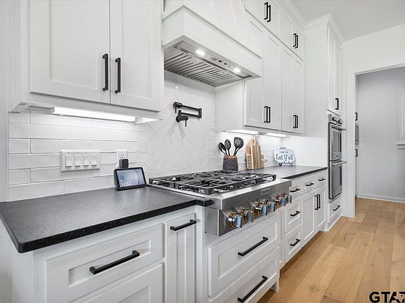 4th image of 21517 Castle Rock Cir