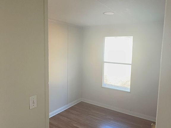 4th image of 211 Sussex Dr #23