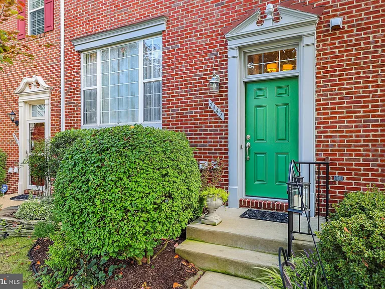7445 Gillingham Row — Photo 1