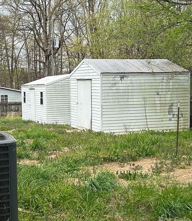 2nd image of 6428 Sherwood Ln