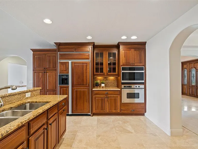 325 Magnolia St — Photo 9