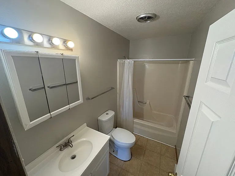 880 Wright Avenue — Photo 6