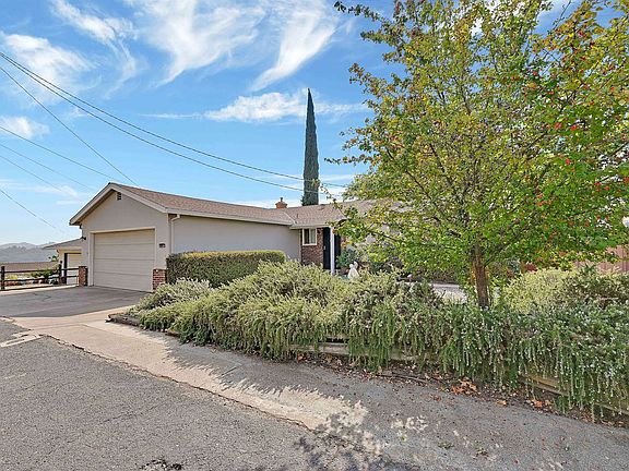 3rd image of 1320 Fairview Dr