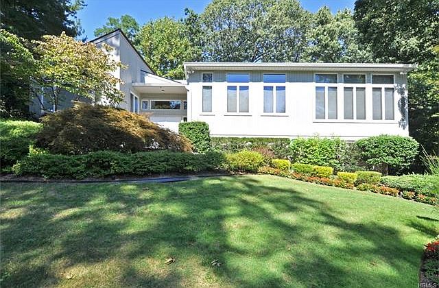1st image of 8 Cypress Point Dr