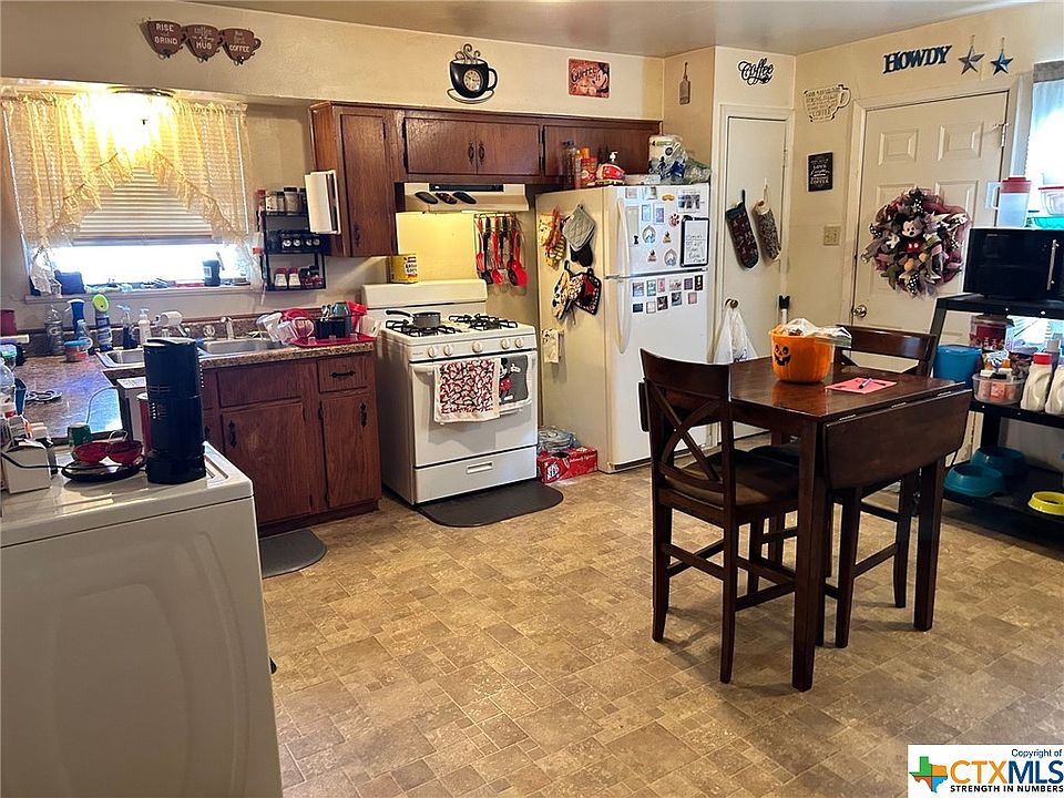 2nd image of 606 Cardinal Ave