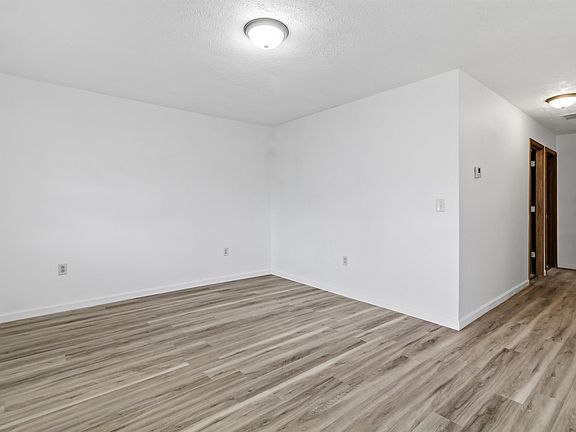 5th image of 604 E South F St