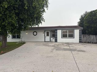 6860 Venetian Drive, Lake Worth, FL 33462